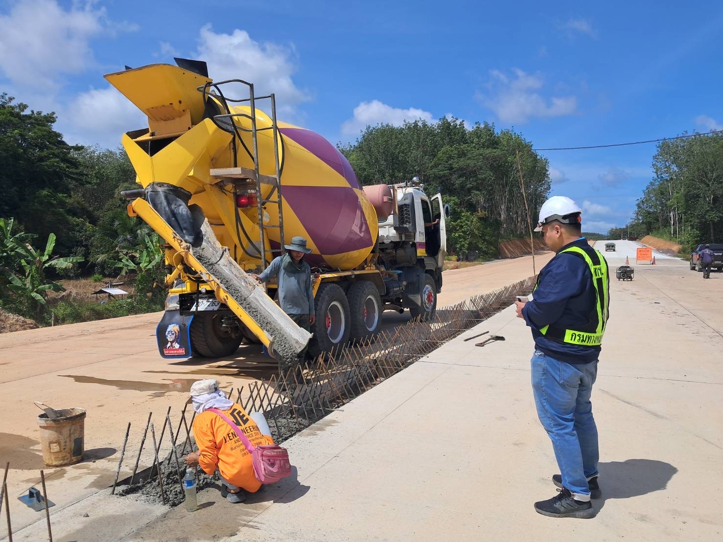 งาน Concrete Barrier แบ่งทิศจราจร