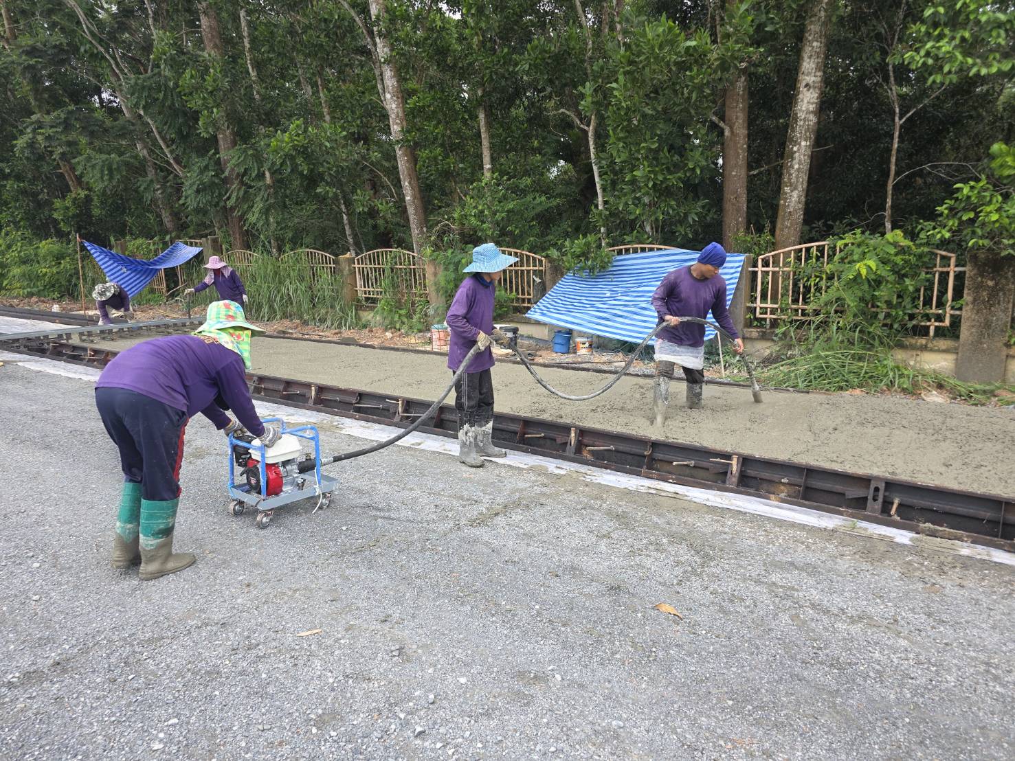 งานเทคอนกรีต ผิวทางถนนคอนกรีต สาย ข และค1